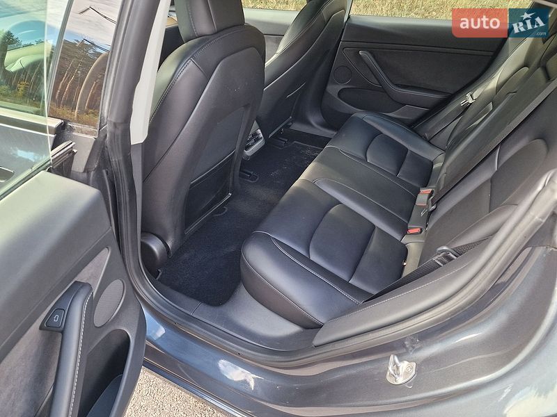 Седан Tesla Model 3 2022 в Киеве