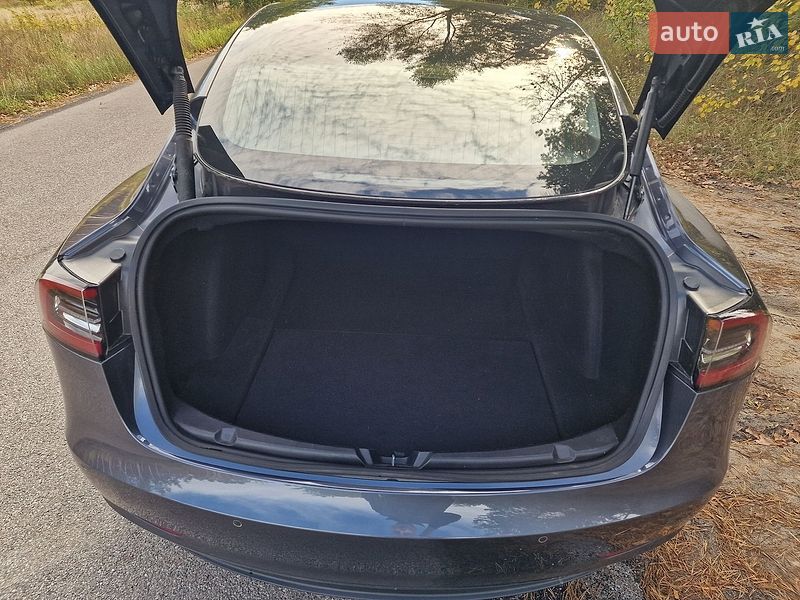 Седан Tesla Model 3 2022 в Киеве