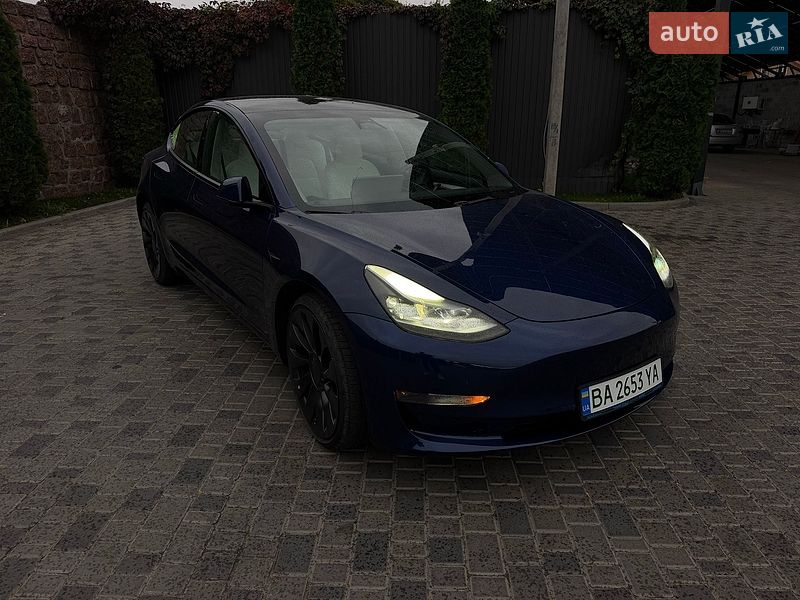 Седан Tesla Model 3 2023 в Кропивницком