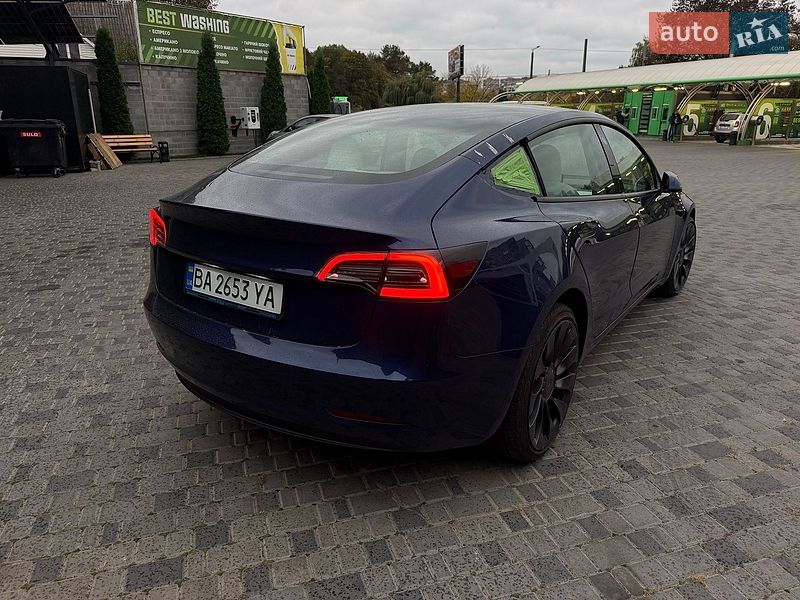Седан Tesla Model 3 2023 в Кропивницком