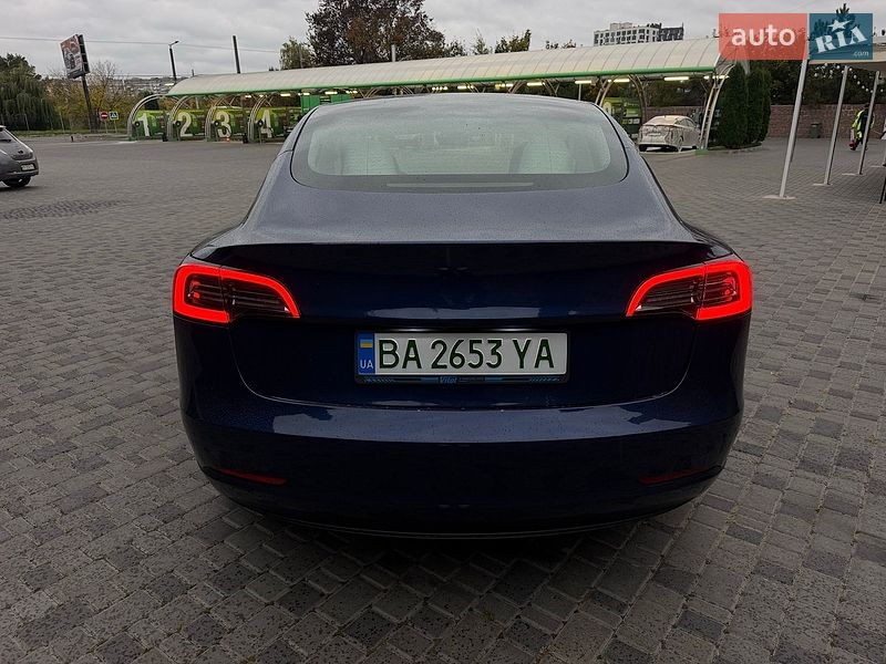 Седан Tesla Model 3 2023 в Кропивницком