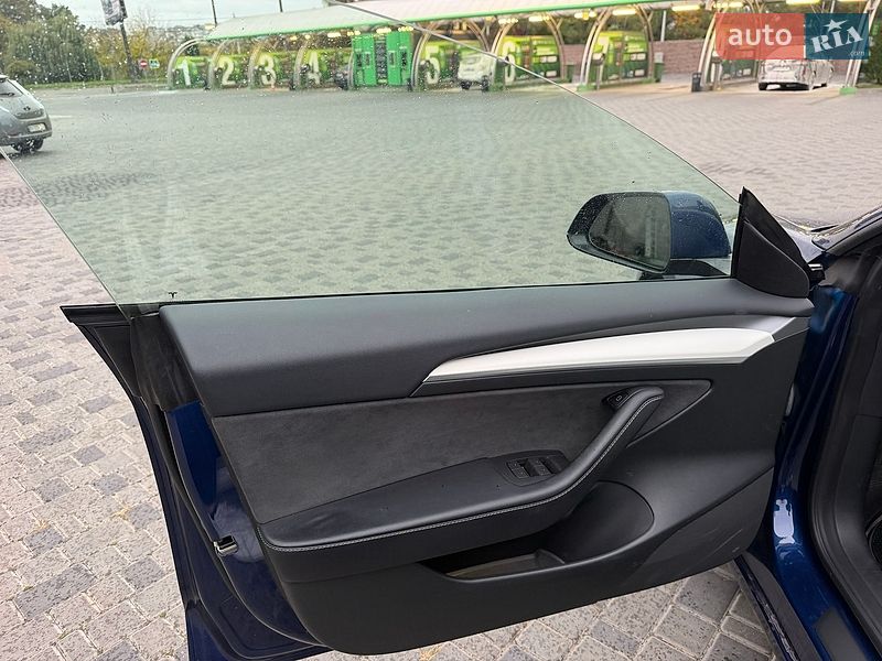 Седан Tesla Model 3 2023 в Кропивницком