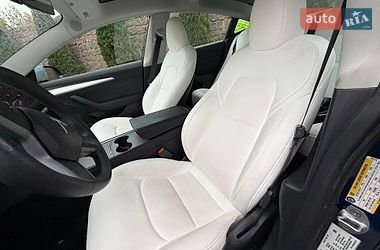 Седан Tesla Model 3 2023 в Кропивницком
