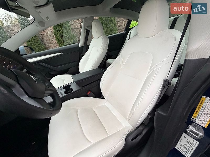 Седан Tesla Model 3 2023 в Кропивницком