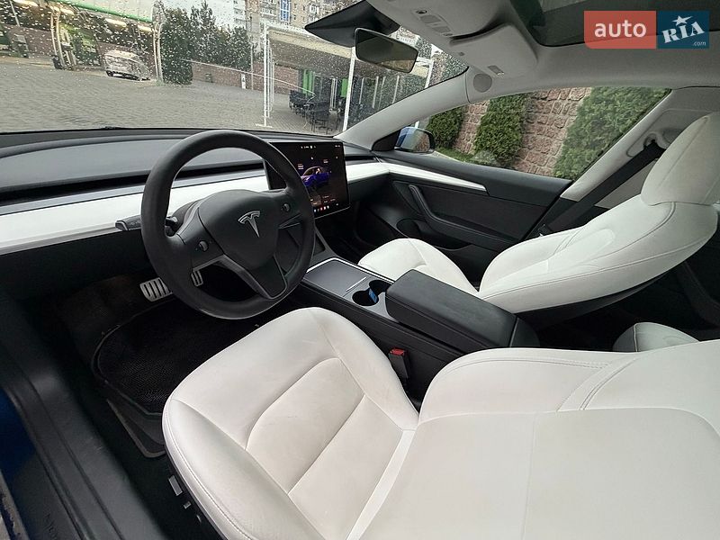 Седан Tesla Model 3 2023 в Кропивницком