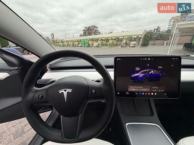 Седан Tesla Model 3 2023 в Кропивницком