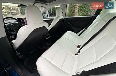 Седан Tesla Model 3 2023 в Кропивницком