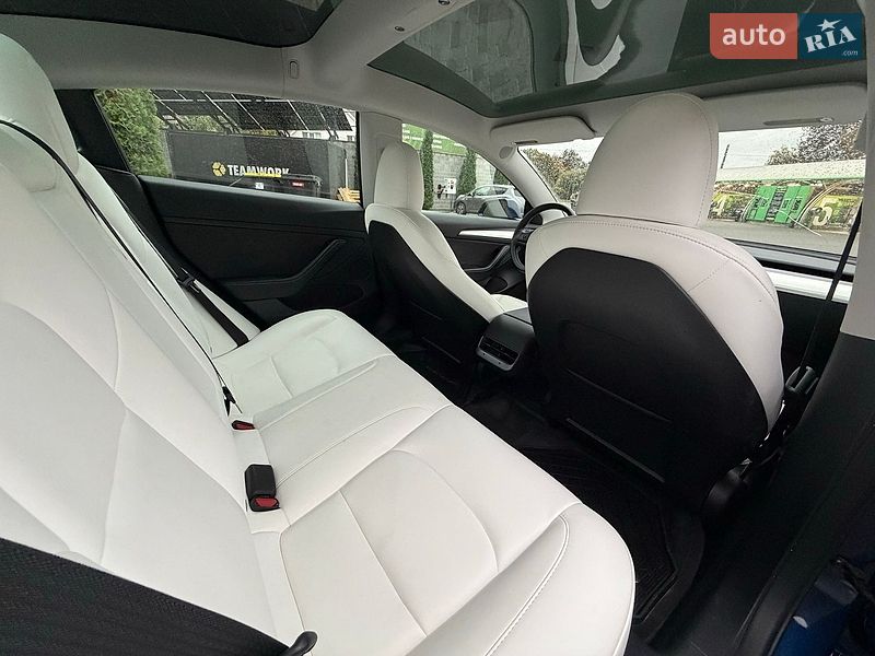 Седан Tesla Model 3 2023 в Кропивницком