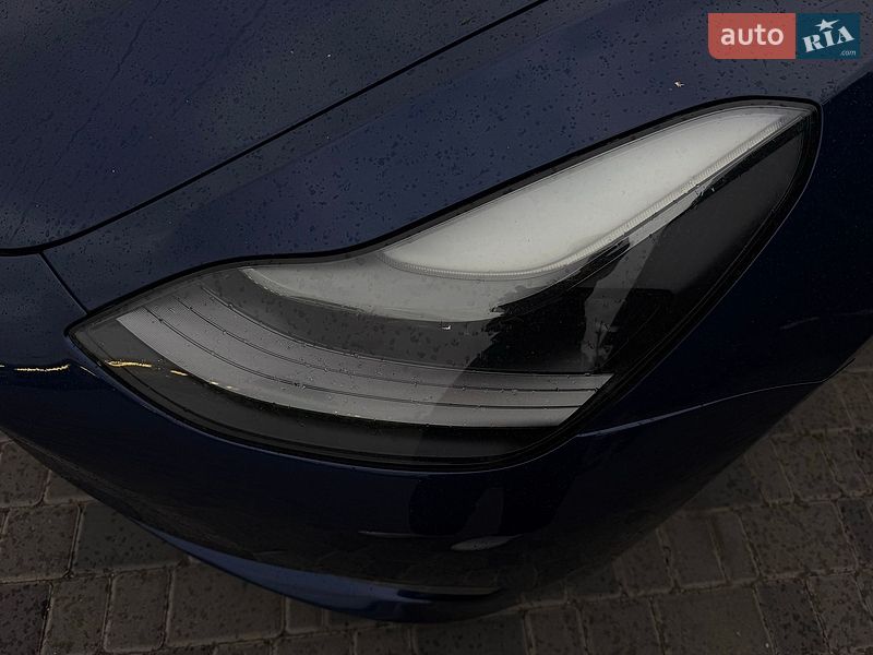 Седан Tesla Model 3 2023 в Кропивницком