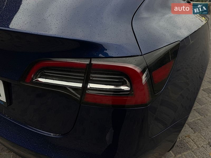 Седан Tesla Model 3 2023 в Кропивницком