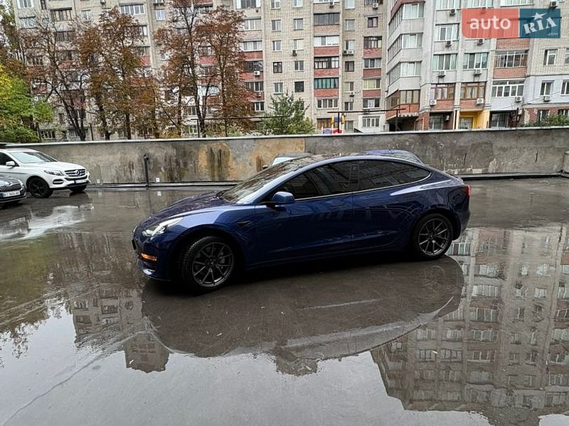 Седан Tesla Model 3 2023 в Києві