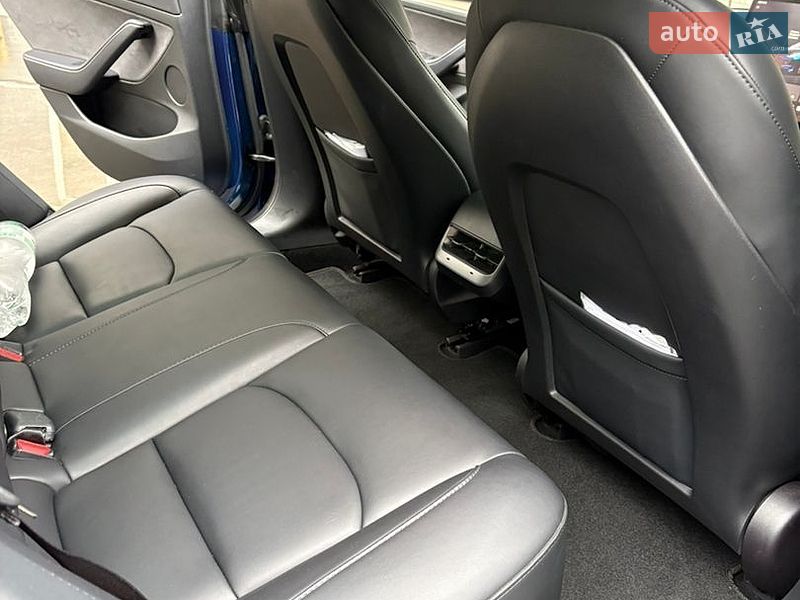 Седан Tesla Model 3 2023 в Києві