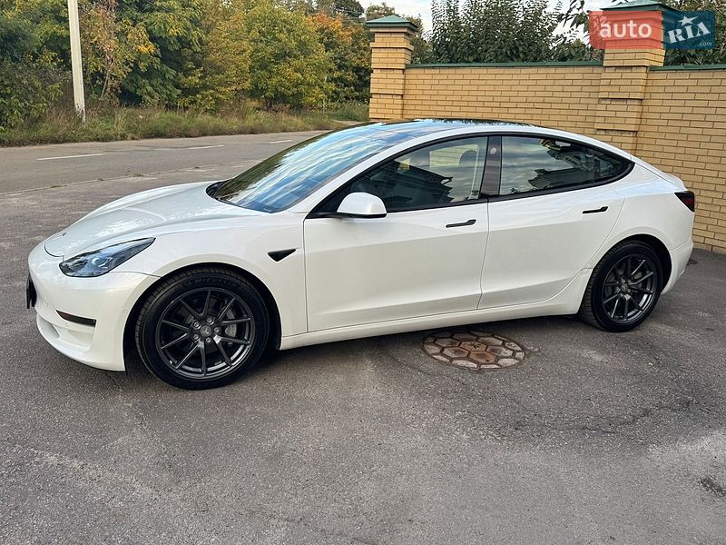 Седан Tesla Model 3 2021 в Києві