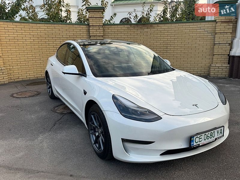 Седан Tesla Model 3 2021 в Києві