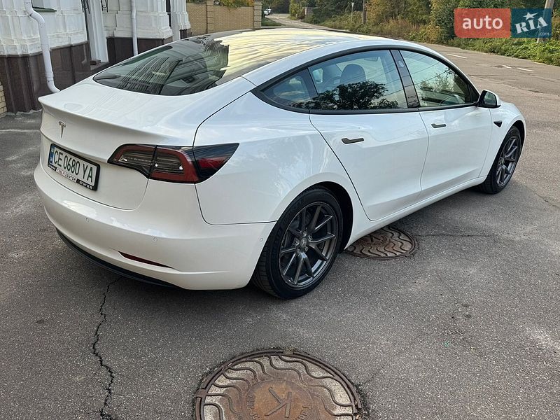 Седан Tesla Model 3 2021 в Киеве