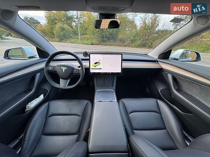 Седан Tesla Model 3 2021 в Киеве