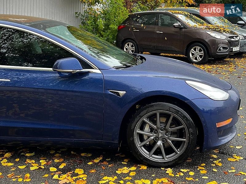 Седан Tesla Model 3 2019 в Киеве