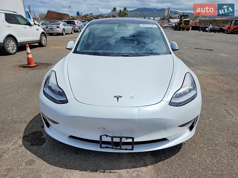 Седан Tesla Model 3 2021 в Львове
