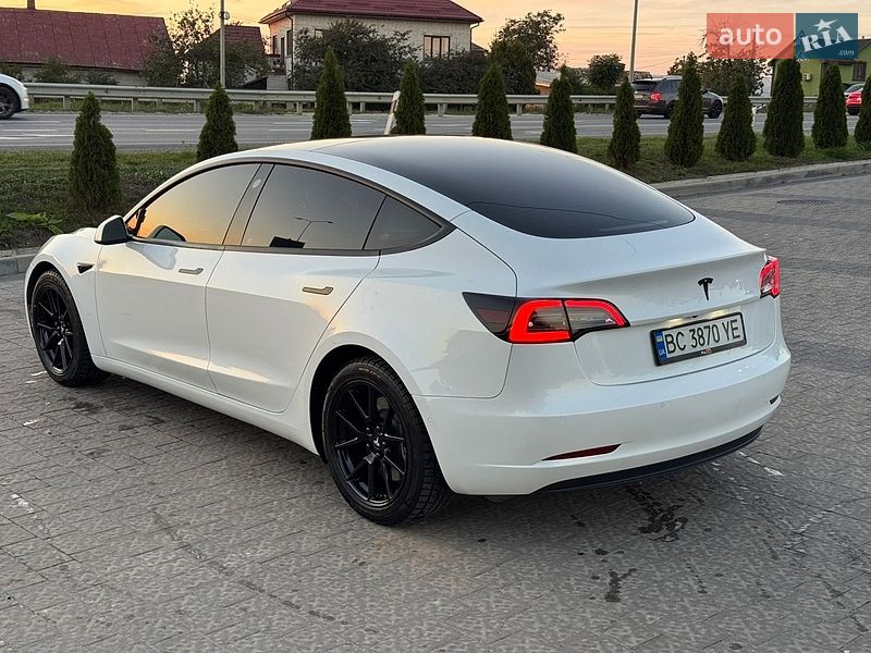 Седан Tesla Model 3 2022 в Львове