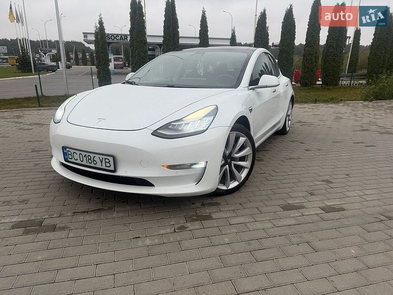 Седан Tesla Model 3 2018 в Львове