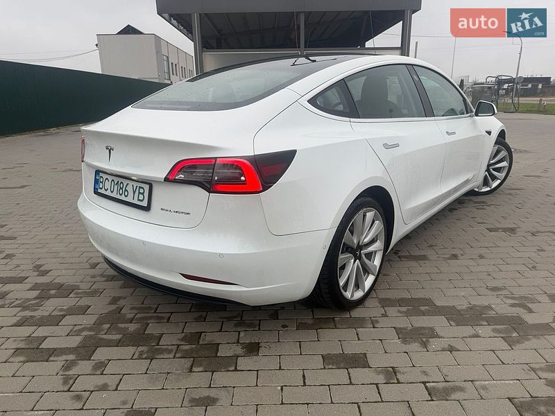 Седан Tesla Model 3 2018 в Львове