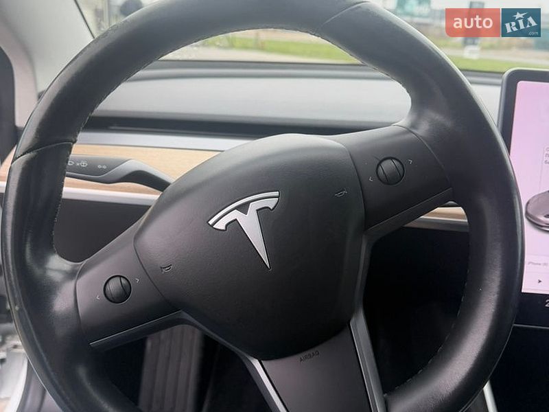 Седан Tesla Model 3 2018 в Львове