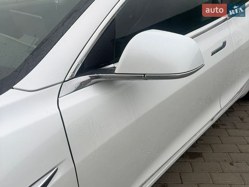 Седан Tesla Model 3 2018 в Львове