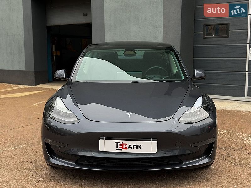 Седан Tesla Model 3 2021 в Києві