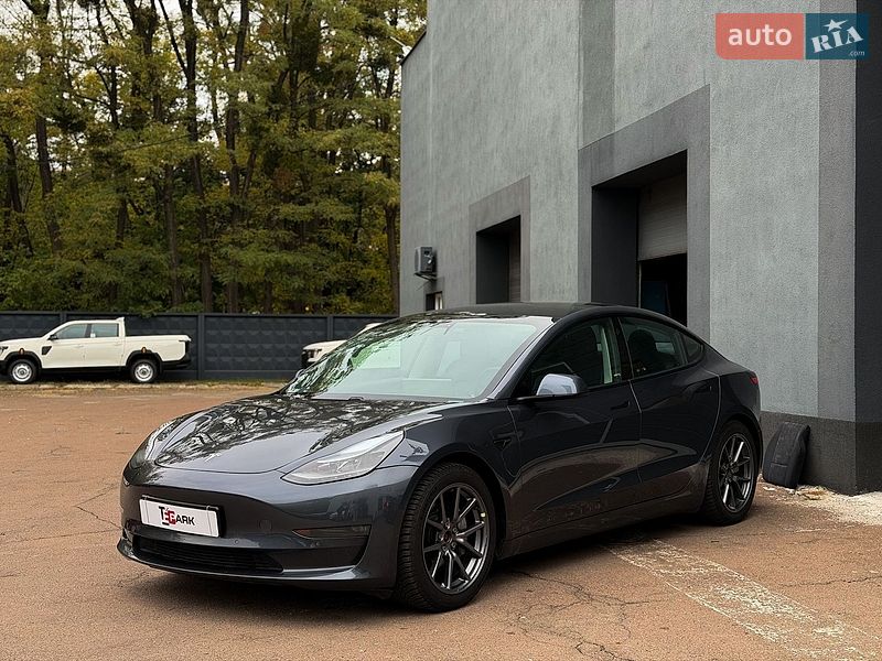 Седан Tesla Model 3 2021 в Києві