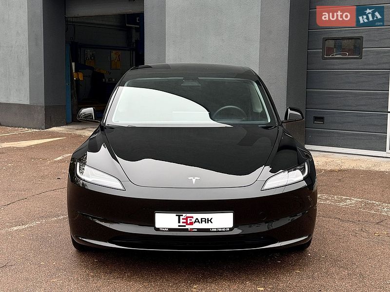 Седан Tesla Model 3 2024 в Киеве