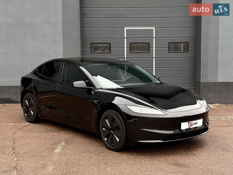 Седан Tesla Model 3 2024 в Киеве