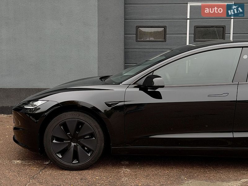 Седан Tesla Model 3 2024 в Киеве