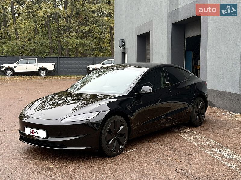 Седан Tesla Model 3 2024 в Киеве