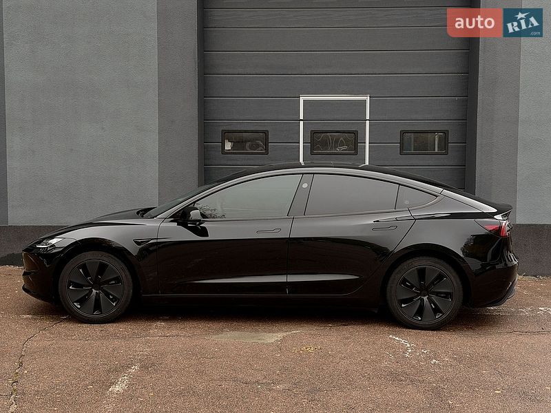 Седан Tesla Model 3 2024 в Киеве