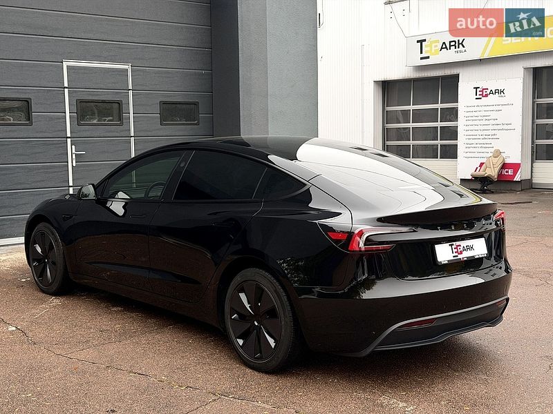 Седан Tesla Model 3 2024 в Киеве