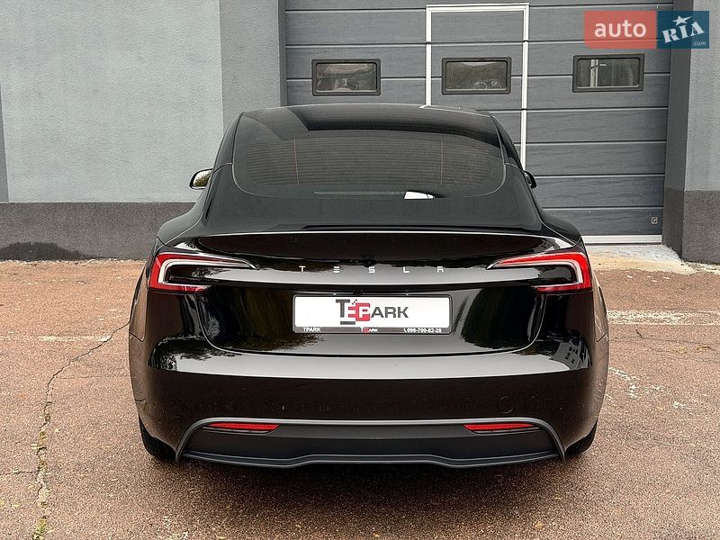 Седан Tesla Model 3 2024 в Киеве