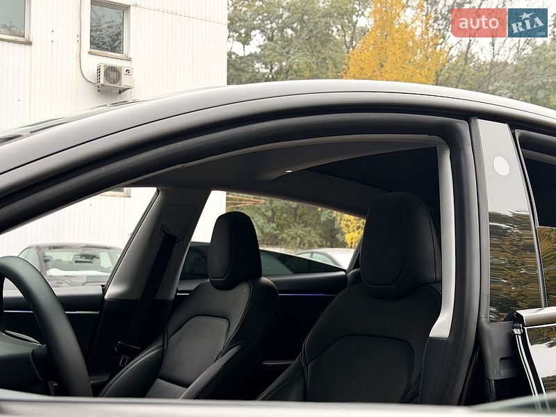 Седан Tesla Model 3 2024 в Киеве
