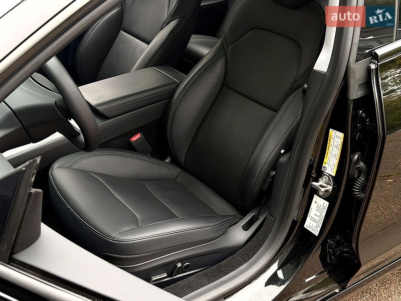 Седан Tesla Model 3 2024 в Киеве