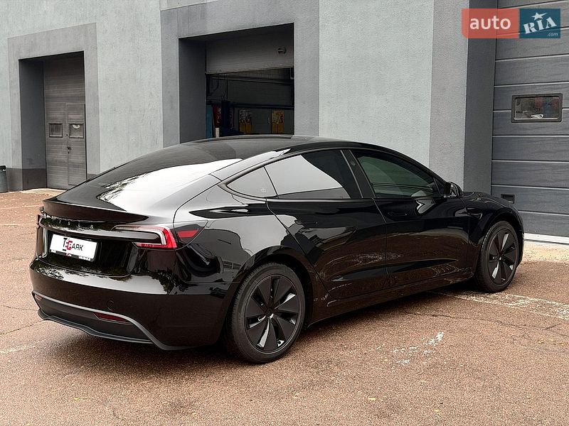 Седан Tesla Model 3 2024 в Киеве