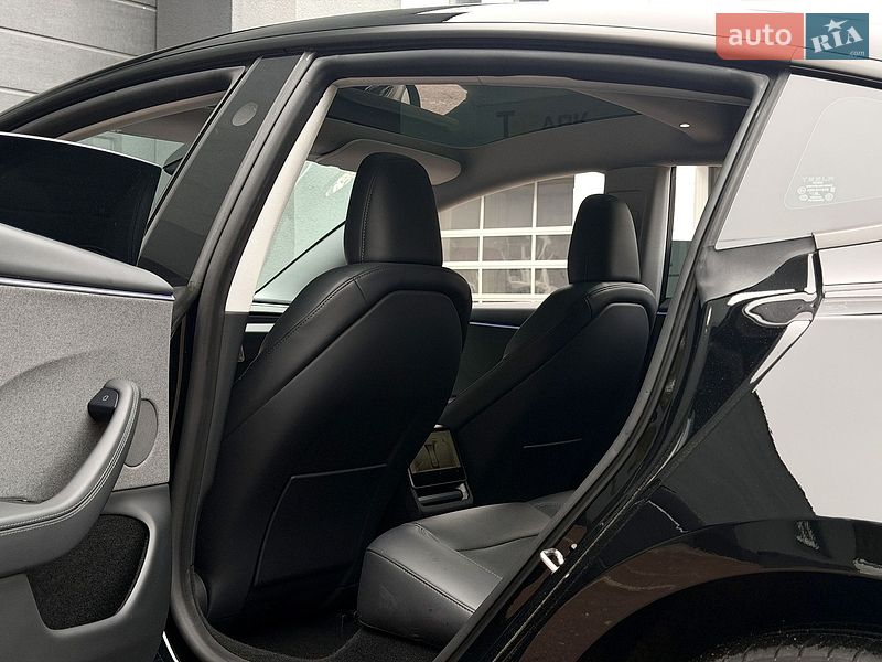 Седан Tesla Model 3 2024 в Киеве