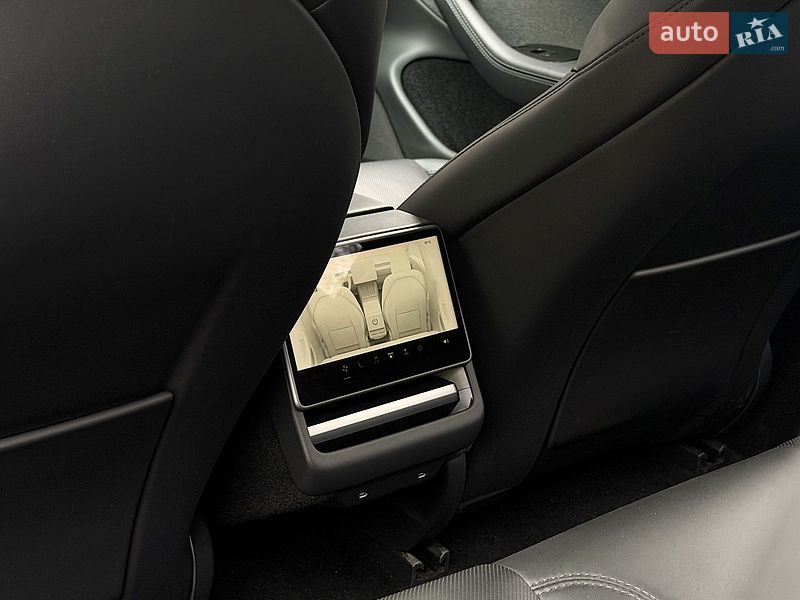 Седан Tesla Model 3 2024 в Киеве