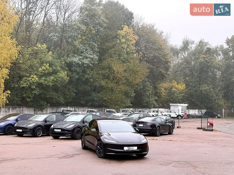 Седан Tesla Model 3 2024 в Киеве