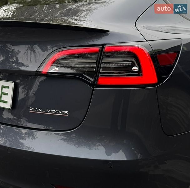 Седан Tesla Model 3 2021 в Запоріжжі