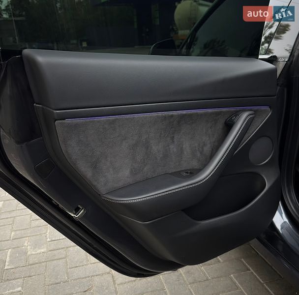 Седан Tesla Model 3 2021 в Запоріжжі