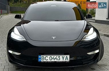 Седан Tesla Model 3 2018 в Львове