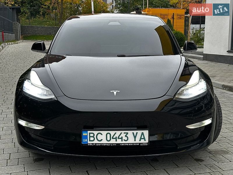 Седан Tesla Model 3 2018 в Львове