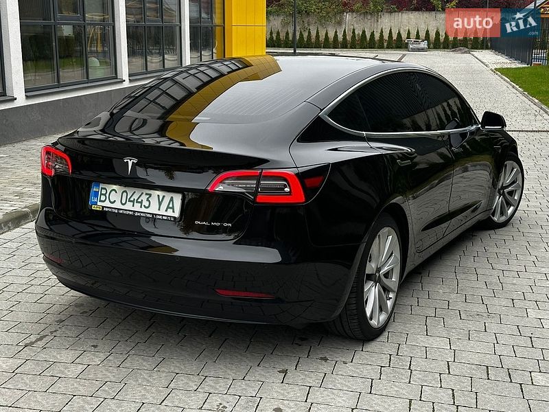 Седан Tesla Model 3 2018 в Львове