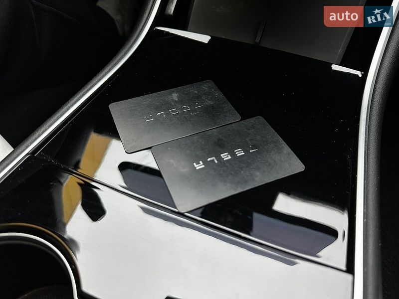Седан Tesla Model 3 2018 в Львове