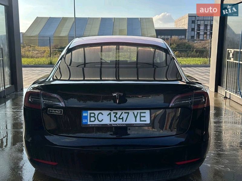 Седан Tesla Model 3 2018 в Львові