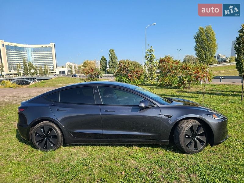 Седан Tesla Model 3 2024 в Києві